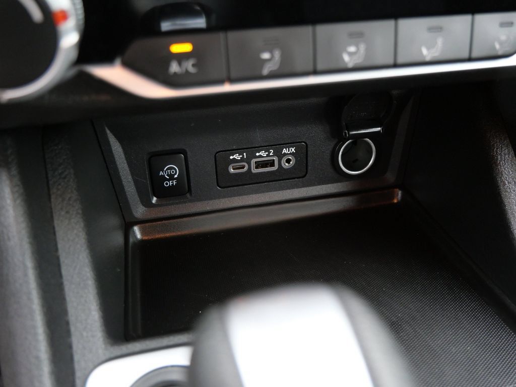 Used 2024 Nissan Sentra SV FWD image 24