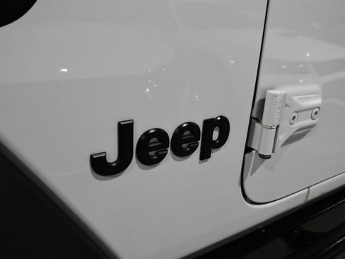 Used 2021 Jeep Gladiator Rubicon image 10