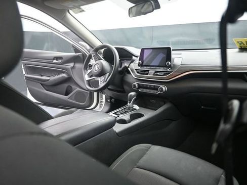 Used 2025 Nissan Altima 2.5 SV FWD image 31