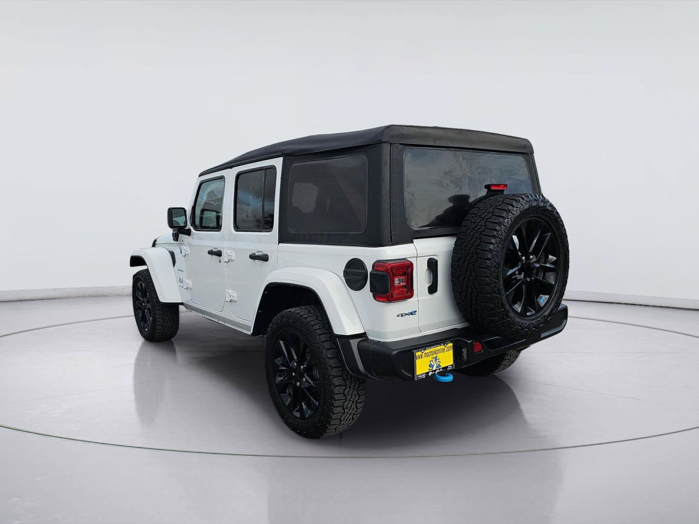 Used 2022 Jeep Wrangler Unlimited Sahara AWD/4WD image 3