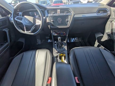 Used 2022 Volkswagen Tiguan SE image 12
