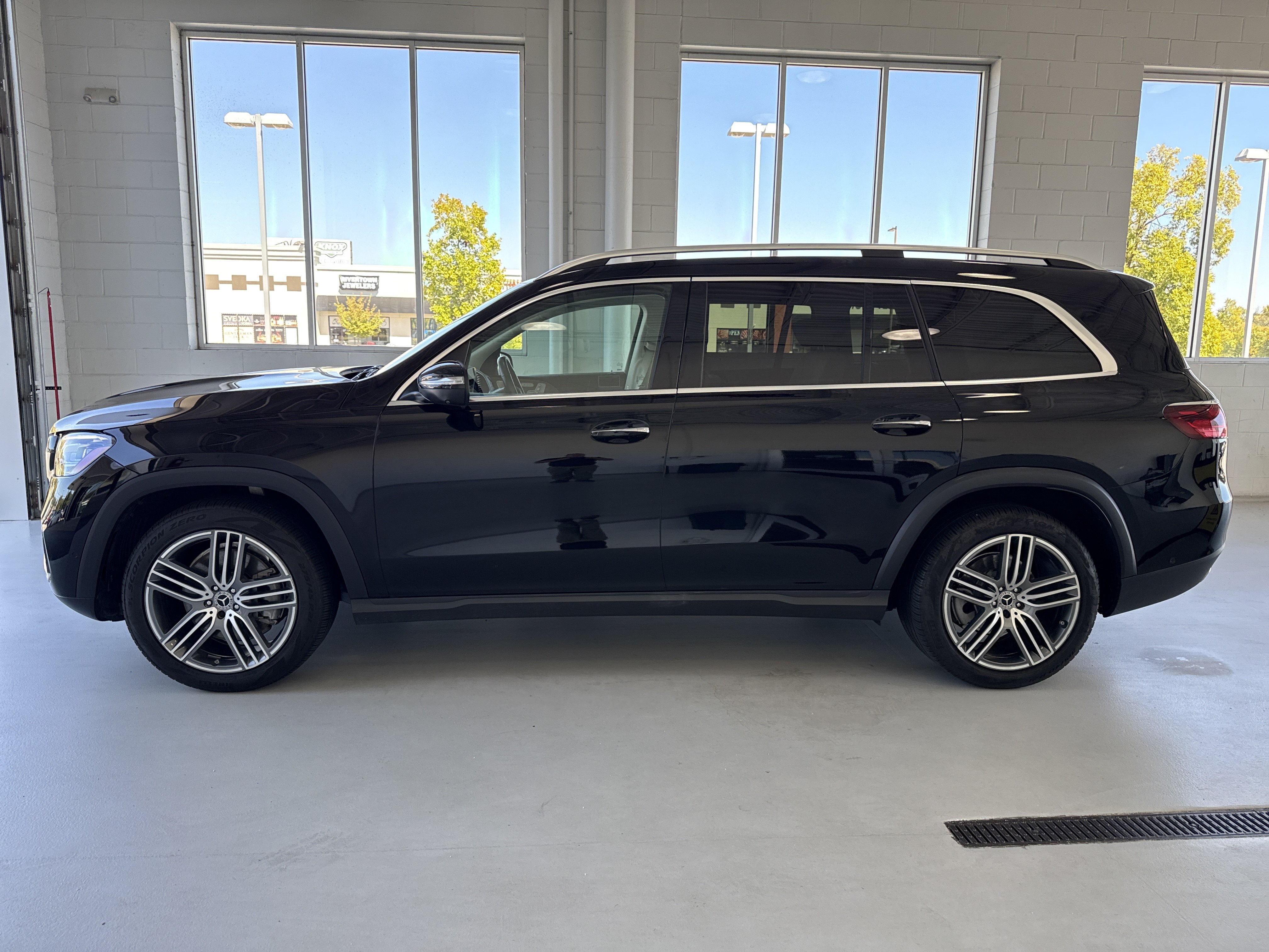 Certified 2024 Mercedes-Benz GLS 450 4MATIC image 2