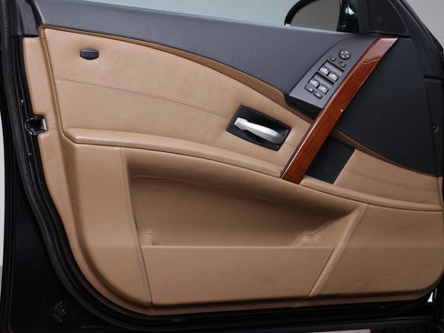 Used 2006 BMW M5 image 99