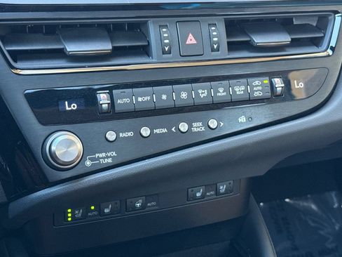 Used 2025 Lexus ES 350 w/ Premium Package FWD image 23