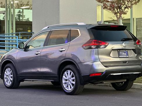 Used 2018 Nissan Rogue SV image 6
