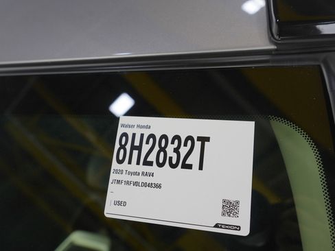 Used 2020 Toyota RAV4 LE image 27