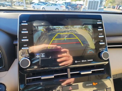 Used 2021 Toyota Avalon XLE image 18