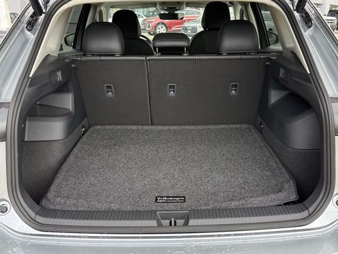 New 2026 Volkswagen Tiguan SE AWD/4WD image 17