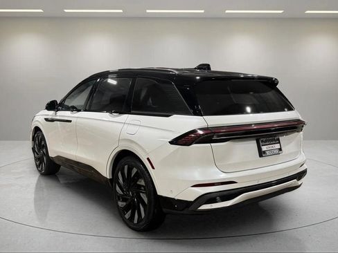 Certified 2024 Lincoln Nautilus Reserve w/ Jet Appearance Package (87T) image 16