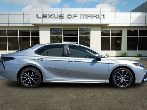 Used 2024 Toyota Camry SE image 7