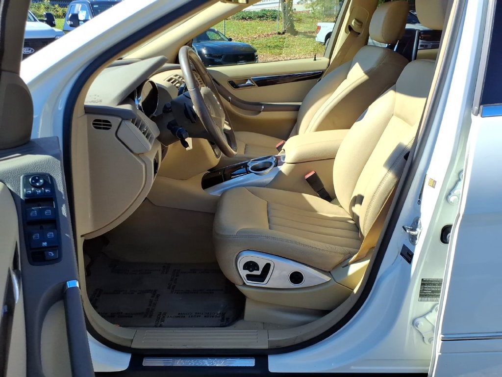 Used 2010 Mercedes-Benz R 350 4MATIC image 22