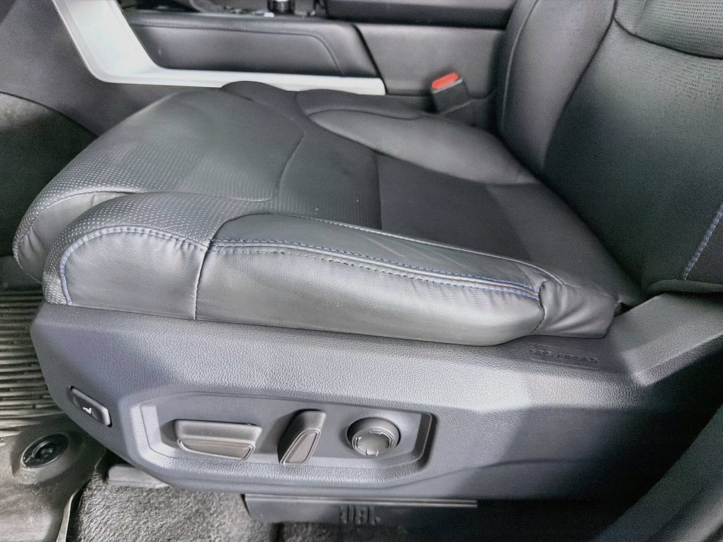 Used 2024 Toyota Tundra Platinum AWD/4WD image 36