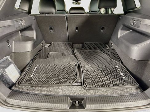 Certified 2025 Volkswagen Tiguan SE R-Line AWD/4WD image 22