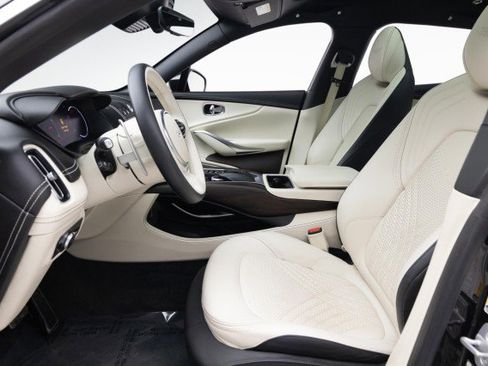 Used 2021 Aston Martin DBX image 28