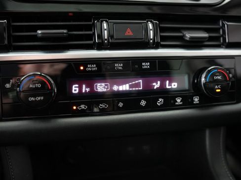 Used 2022 Nissan Pathfinder SV w/ SV Premium Package AWD/4WD image 23