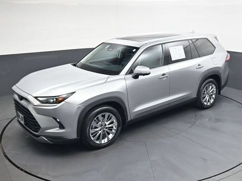 Used 2024 Toyota Grand Highlander AWD image 36