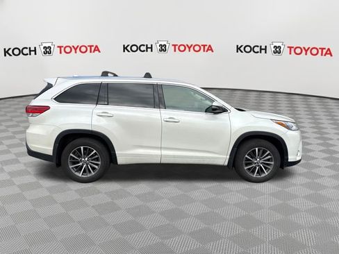 Used 2017 Toyota Highlander XLE image 9