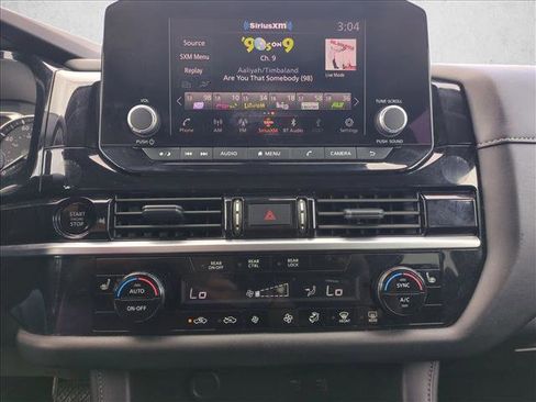 Used 2025 Nissan Pathfinder SV image 14