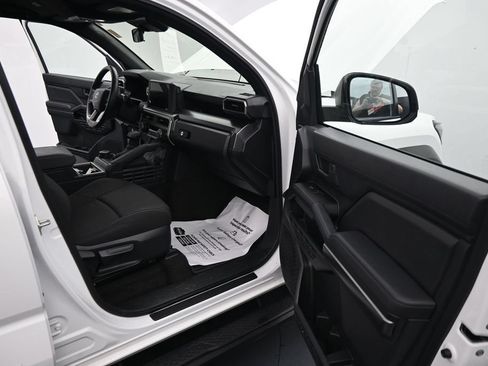 Used 2025 Toyota 4Runner SR5 AWD/4WD image 23