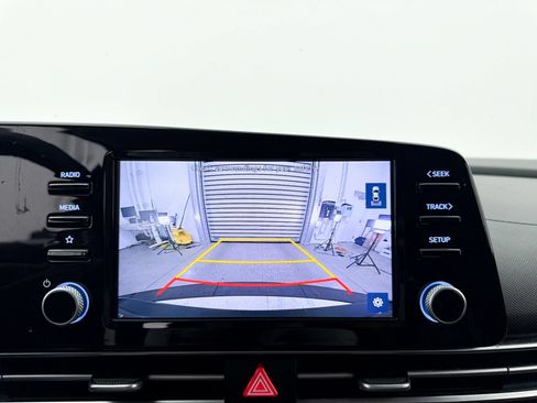 Used 2022 Hyundai Elantra SEL w/ Convenience Package FWD image 9