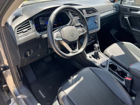 Used 2022 Volkswagen Tiguan SE AWD/4WD image 18