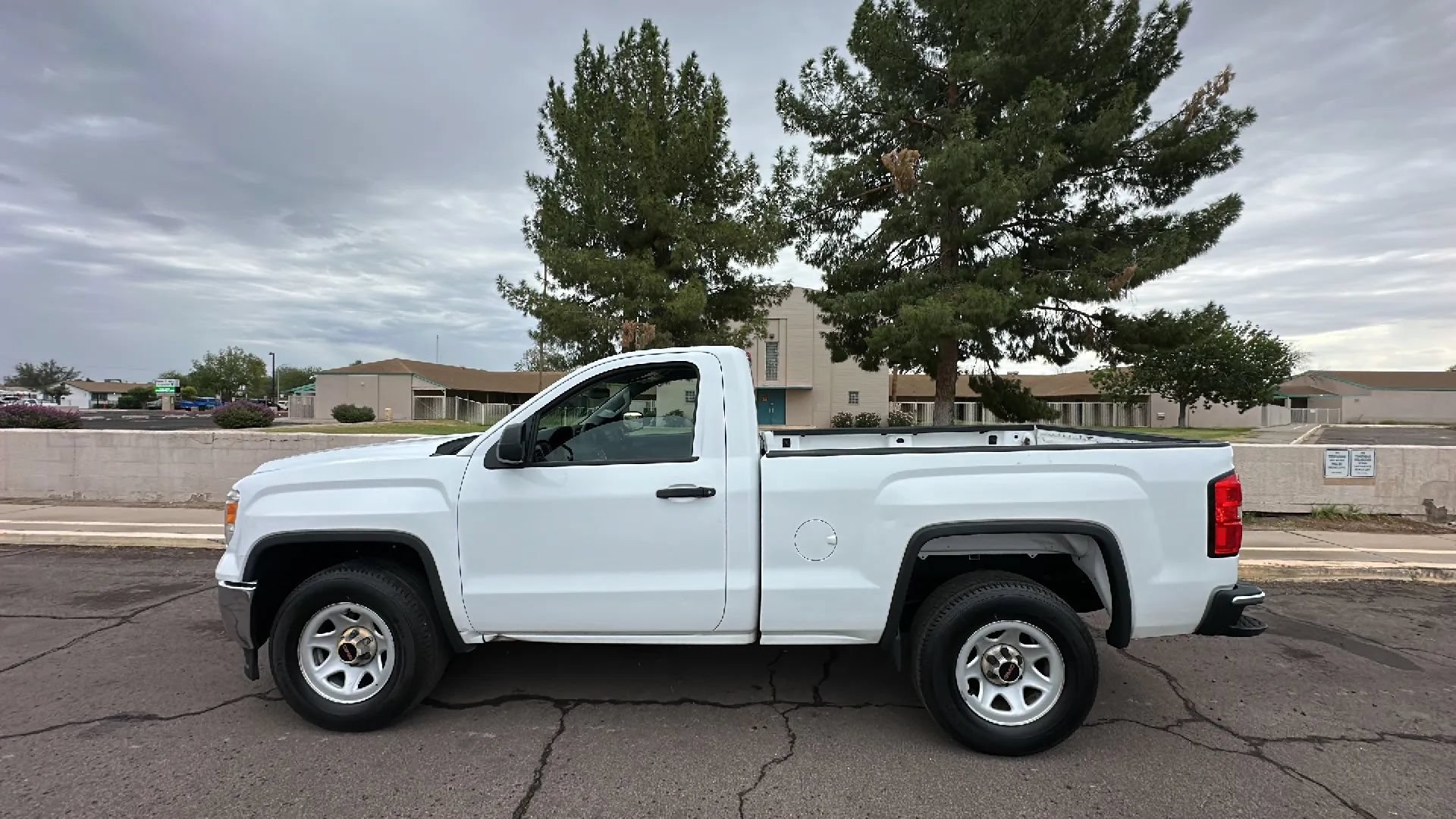 Used 2014 GMC Sierra 1500 2WD Regular Cab image 1