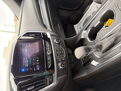 Used 2022 Chevrolet Traverse LT FWD image 15