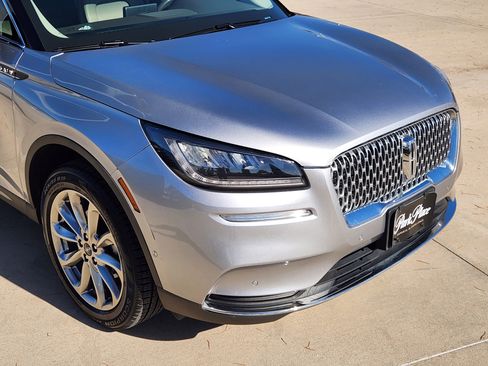 Used 2021 Lincoln Corsair AWD w/ Premium Package image 7