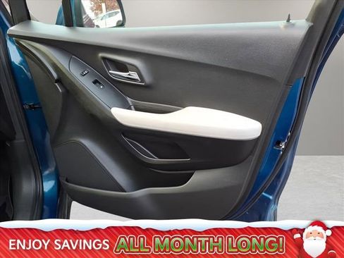 Used 2020 Chevrolet Trax LT w/ LT Convenience Package image 19