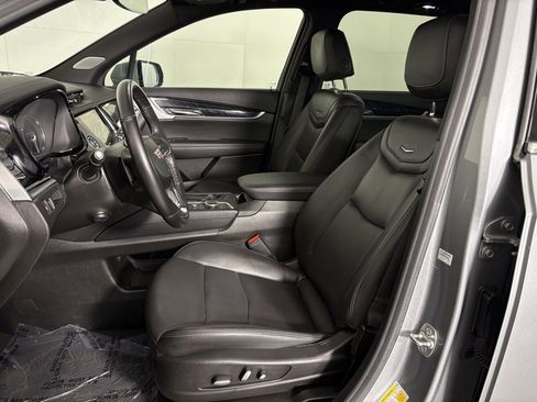 Used 2025 Cadillac XT6 Premium Luxury image 17