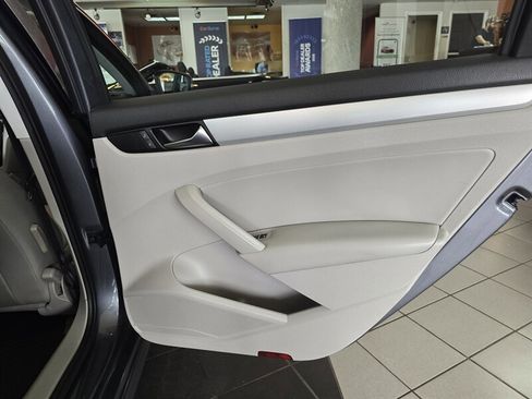 Used 2013 Volkswagen Passat TDI SE FWD image 15