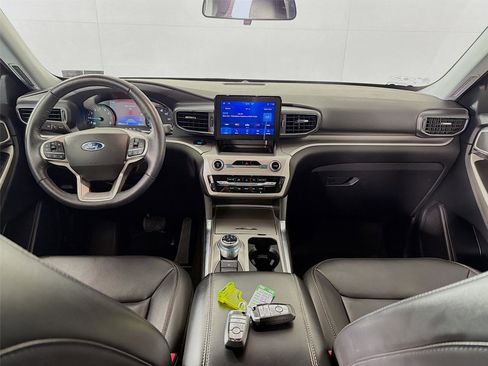 Used 2022 Ford Explorer XLT w/ Equipment Group 202A image 23