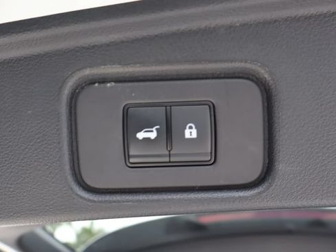 Used 2023 Nissan Pathfinder SL AWD/4WD image 27