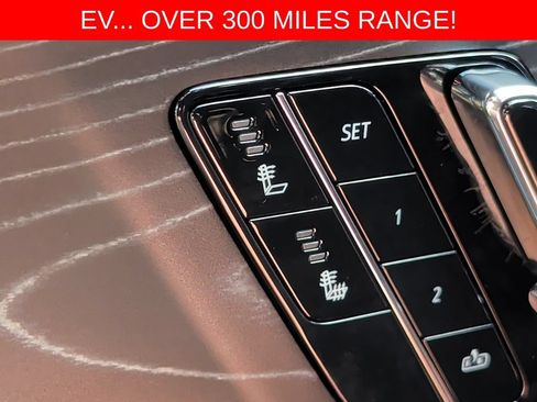 Used 2024 Cadillac Lyriq Luxury w/ LPO, Floor Liner Package AWD/4WD image 27