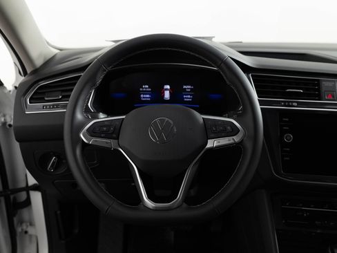 Used 2024 Volkswagen Tiguan SE AWD/4WD image 29