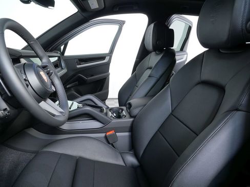 New 2026 Porsche Cayenne image 5