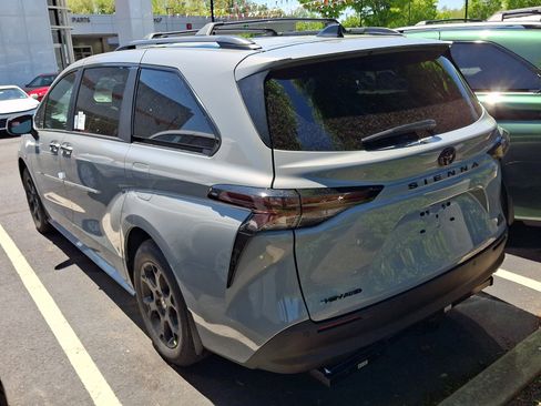 New 2026 Toyota Sienna XLE Woodland Edition AWD/4WD image 3
