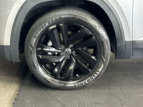 Used 2023 Volkswagen Atlas Cross Sport SE FWD image 11