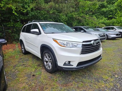 Used 2015 Toyota Highlander XLE FWD image 3