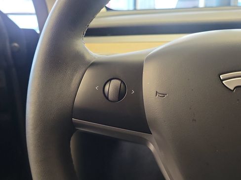 Used 2025 Tesla Model Y Long Range RWD image 23