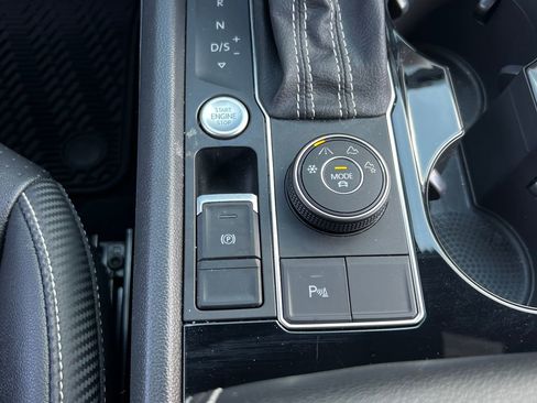 Used 2023 Volkswagen Atlas Cross Sport SE AWD/4WD image 27