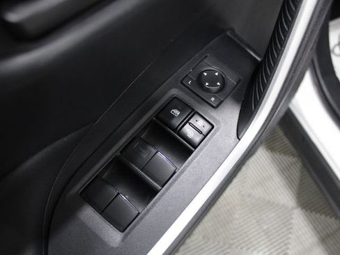 Used 2021 Toyota RAV4 LE image 15