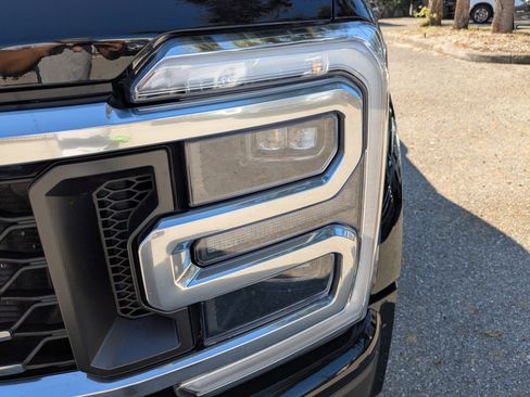 Used 2025 Ford F450 Platinum w/ FX4 Off-Road Package image 9