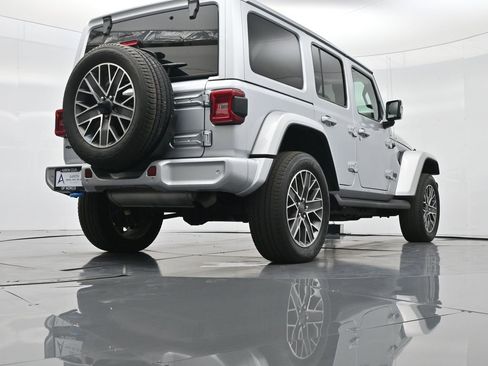 Used 2022 Jeep Wrangler Unlimited Sahara image 52