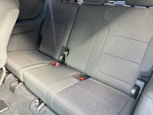 Used 2024 Chevrolet Traverse LT image 17