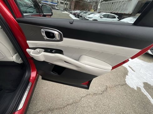 Used 2023 Kia Sorento SX Prestige image 32