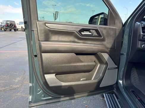 Used 2025 GMC Yukon AT4 Ultimate image 12