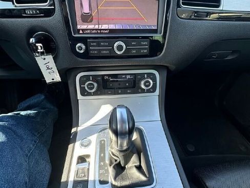 Used 2017 Volkswagen Touareg V6 image 16