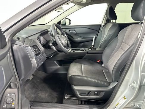 Used 2024 Nissan Rogue SV image 11