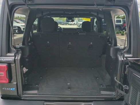 Used 2025 Jeep Wrangler Unlimited Rubicon 4xe w/ Convenience Group AWD/4WD image 13